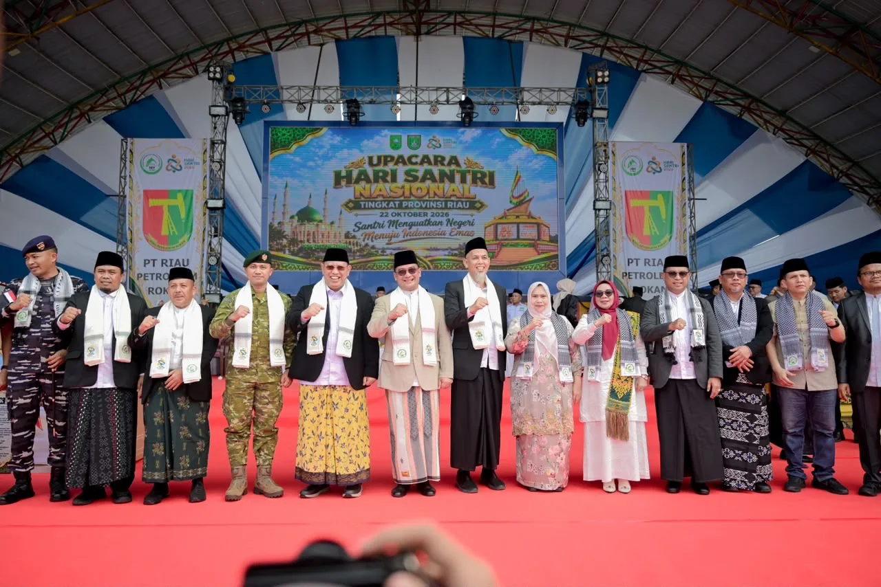 Hadiri Hari Santri Nasional 2026 di Dumai, Kasmarni Dorong Santri Kuasai Ilmu dan Teknologi, Perkuat Akhlak, serta Berkontribusi Nyata Bagi Daerah dan Bangsa